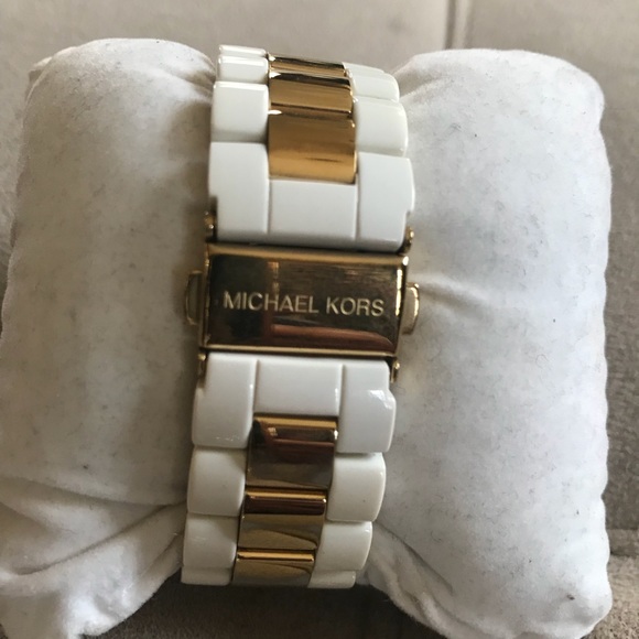 MKors white resin watch - Picture 3 of 4